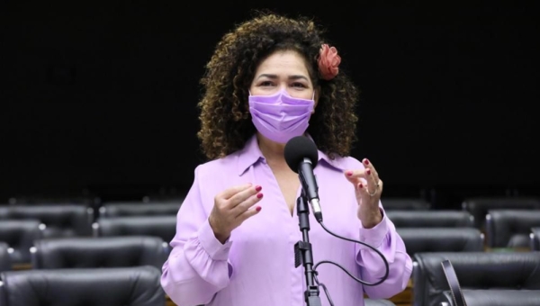 Emenda de Perpétua leva internet gratuita para comunidades rurais e ribeirinhas